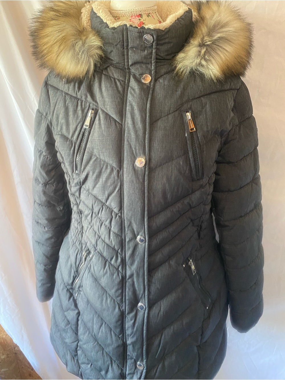 Laundry By Shelli Segal Gray Quilted Long Puffer Coat with Faux Fur Trim